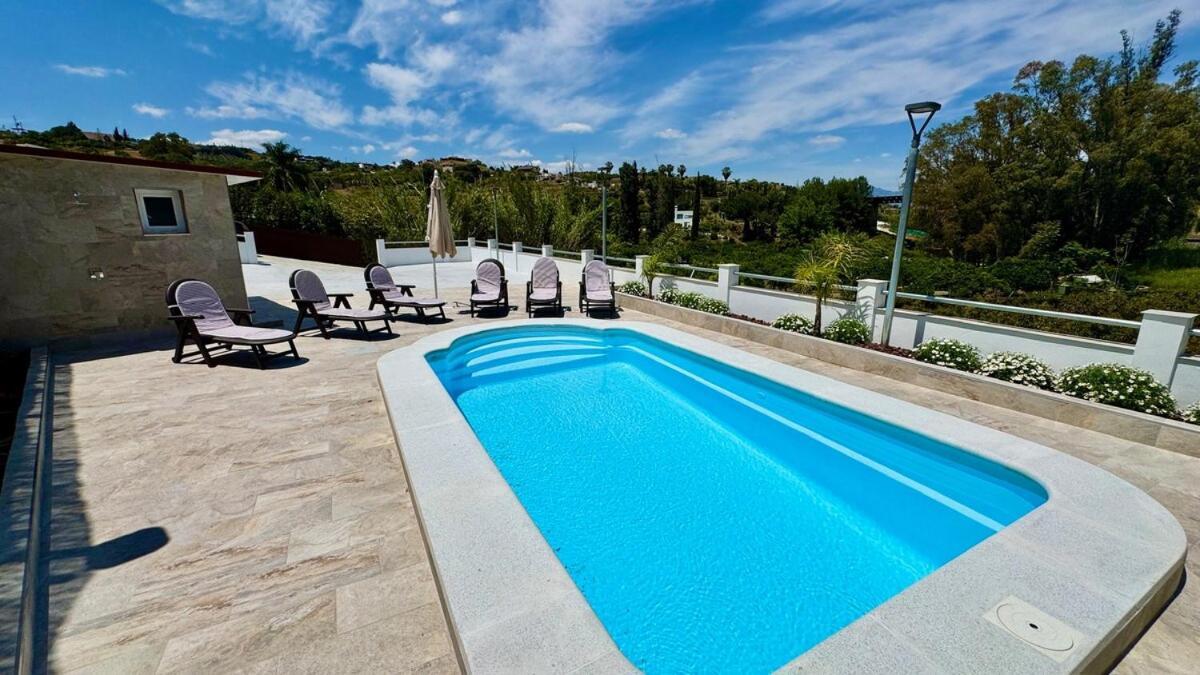Dom wakacyjny De Diseno Con Piscina Y Barbacoa