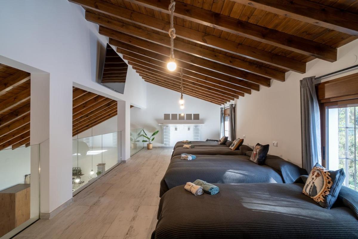 De Diseno Con Piscina Y Barbacoa Dom wakacyjny *